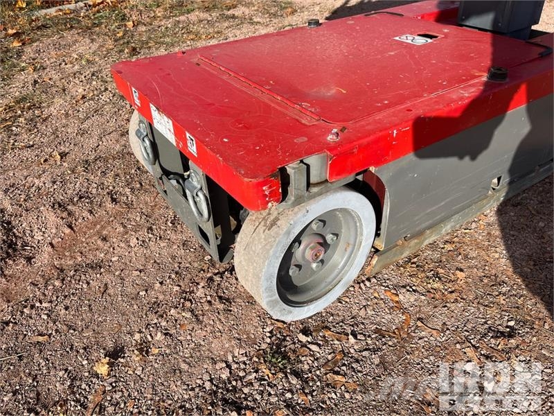 SkyJack SJ12 Vertikalna dvigala