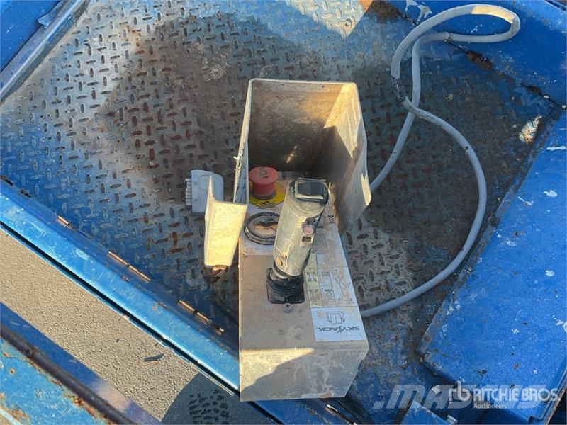 SkyJack SJ12 Used Personnel lifts and access elevators
