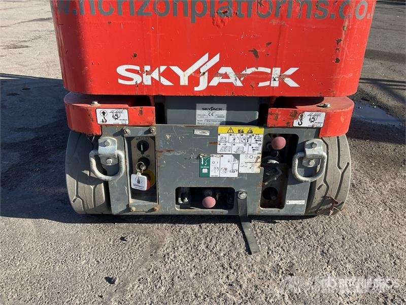 SkyJack SJ12 Vertical Mast Lift Used Personnel lifts and access elevators