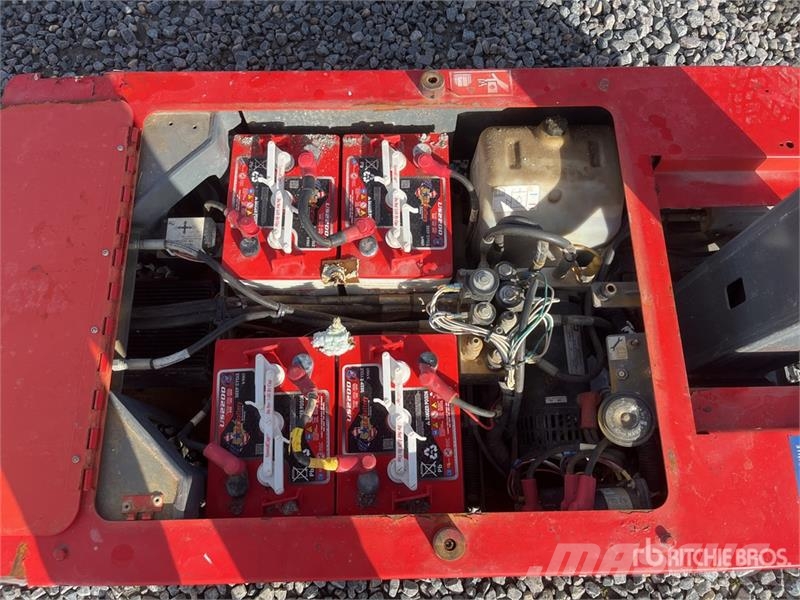 SkyJack SJ12 Vertical Mast Lift رافعات السارية الرأسية