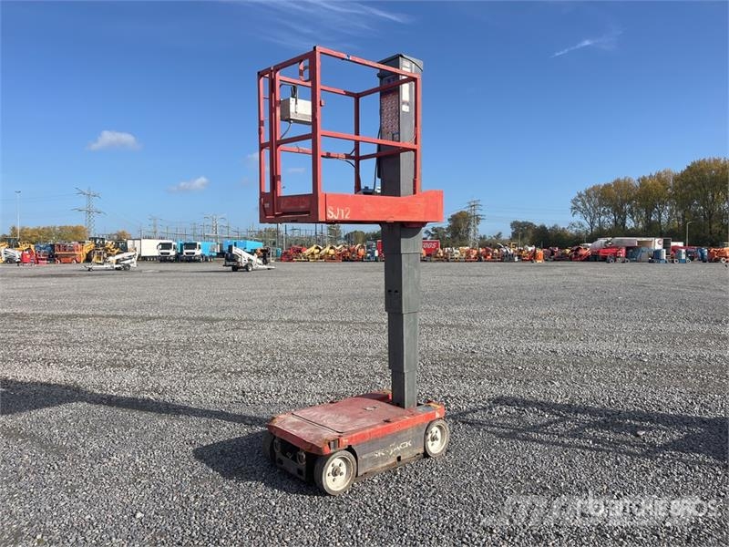 SkyJack SJ12 Vertical Mast Lift (Inoperable) رافعات السارية الرأسية