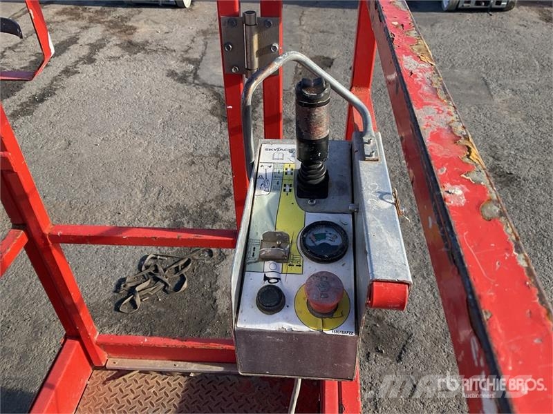 SkyJack SJ12 Vertical Mast Lift Used Personnel lifts and access elevators