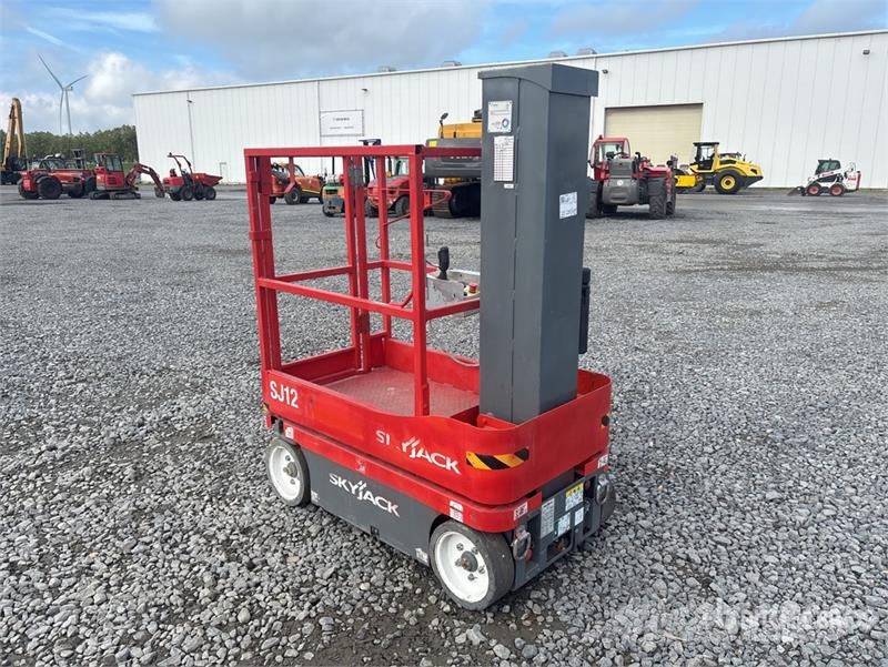 SkyJack SJ12 Vertical Mast Lift Vertikalna dvigala