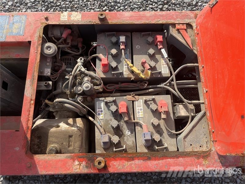 SkyJack SJ12 Vertical Mast Lift (Inoperable) رافعات السارية الرأسية