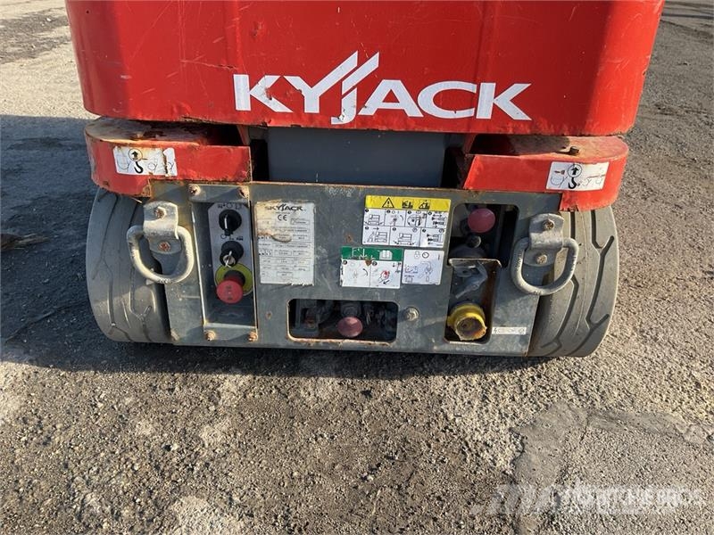 SkyJack SJ12 Vertical Mast Lift Used Personnel lifts and access elevators
