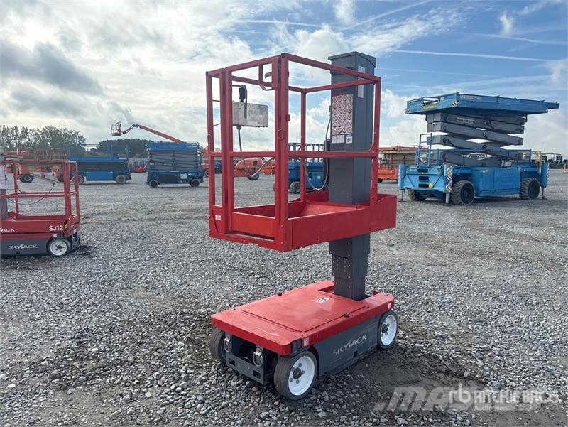 SkyJack SJ12 Vertical Mast Lift Vertikalna dvigala