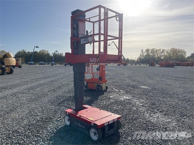SkyJack SJ12 Vertical Mast Lift رافعات السارية الرأسية