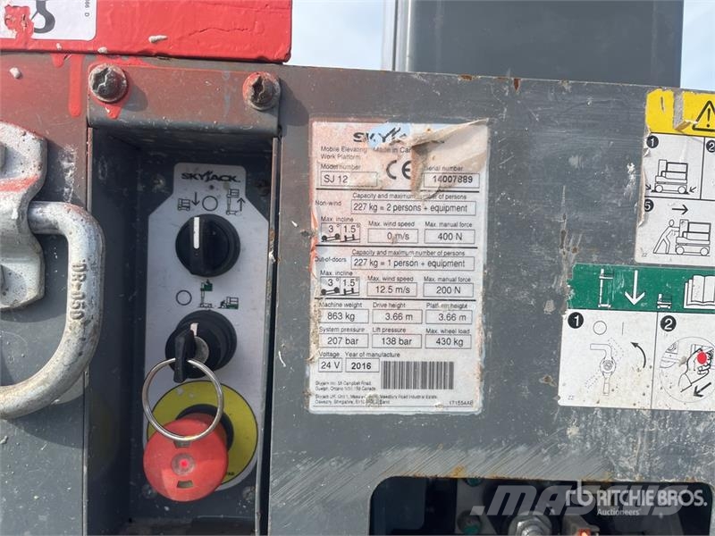 SkyJack SJ12 Vertical Mast Lift رافعات السارية الرأسية