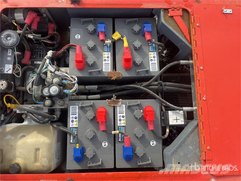 SkyJack SJ12 Vertical Mast Lift رافعات السارية الرأسية