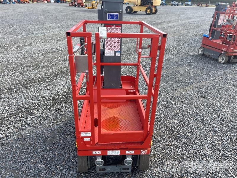 SkyJack SJ12 Vertical Mast Lift رافعات السارية الرأسية