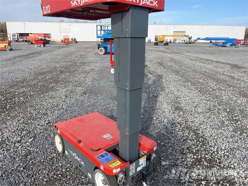SkyJack SJ12 Vertical Mast Lift رافعات السارية الرأسية