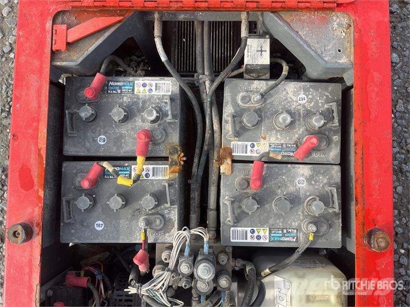 SkyJack SJ12 Vertical Mast Lift رافعات السارية الرأسية