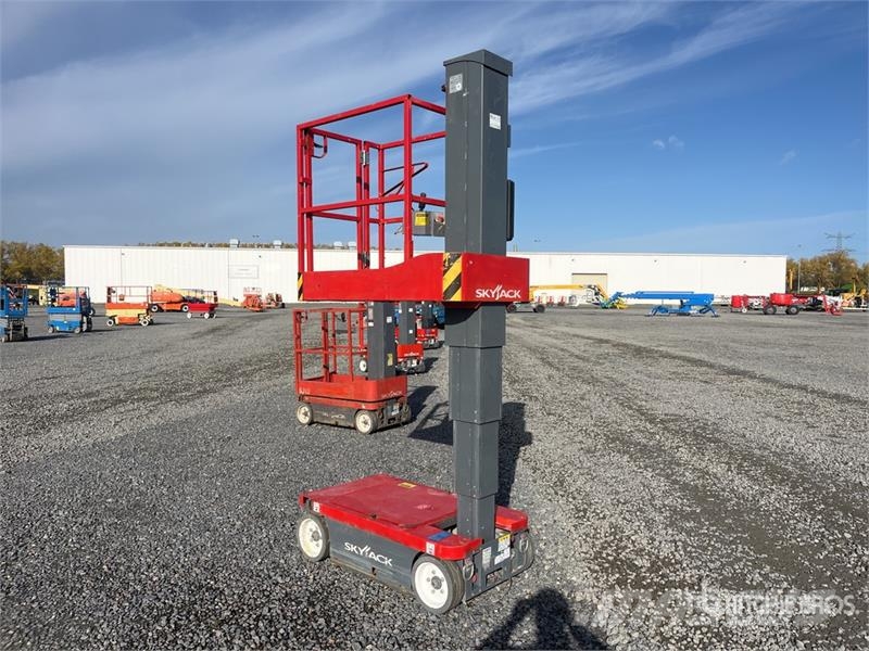 SkyJack SJ12 Vertical Mast Lift رافعات السارية الرأسية