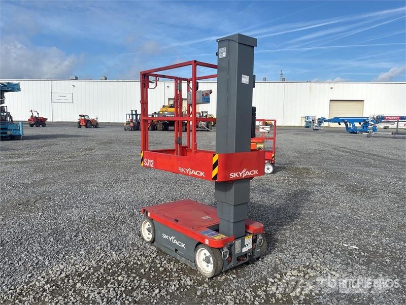 SkyJack SJ12 Vertical Mast Lift Vertikalna dvigala