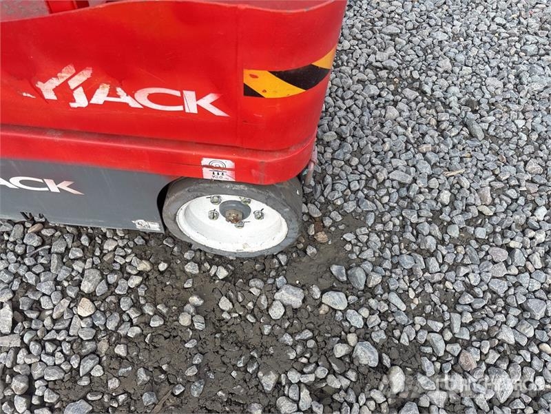 SkyJack SJ12 Vertical Mast Lift Vertikalna dvigala