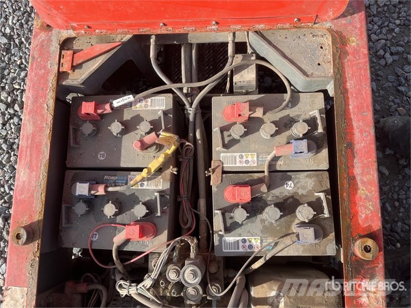 SkyJack SJ12 Vertical Mast Lift (Inoperable) رافعات السارية الرأسية