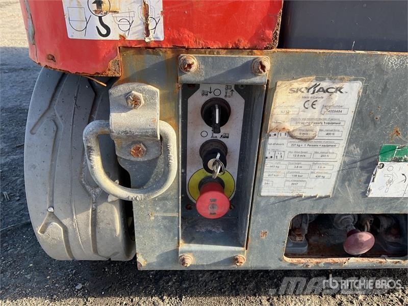 SkyJack SJ12 Vertical Mast Lift Used Personnel lifts and access elevators