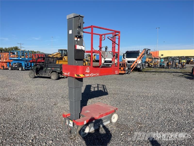 SkyJack SJ12 Vertical Mast Lift (Inoperable) Vertikalna dvigala