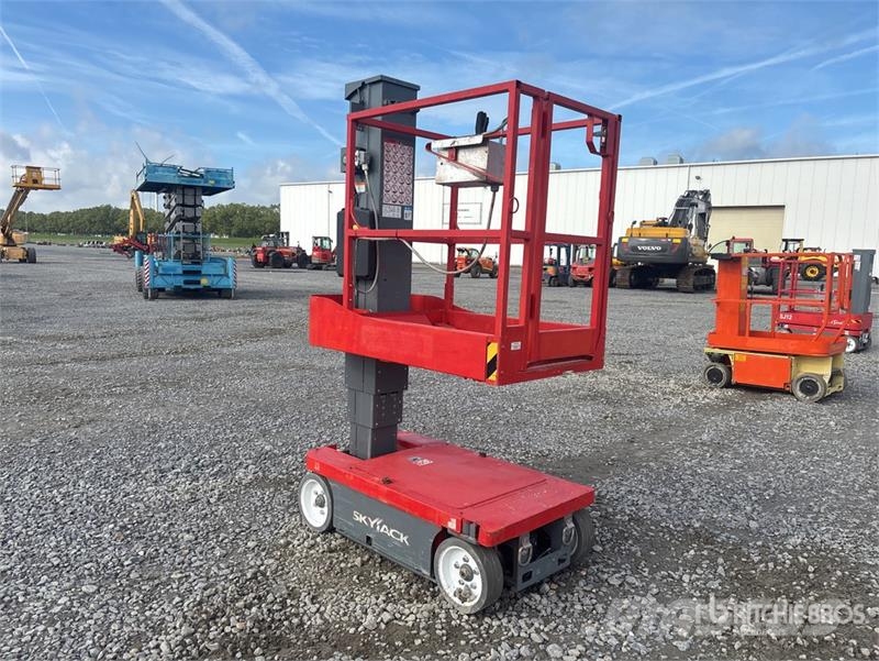 SkyJack SJ12 Vertical Mast Lift Vertikalna dvigala