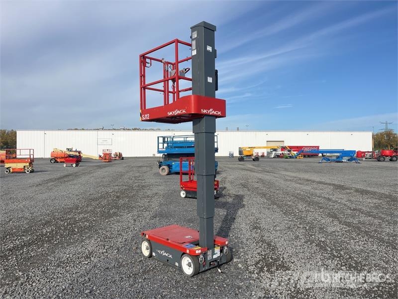 SkyJack SJ12 Vertical Mast Lift رافعات السارية الرأسية