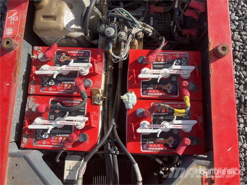 SkyJack SJ12 Vertical Mast Lift رافعات السارية الرأسية
