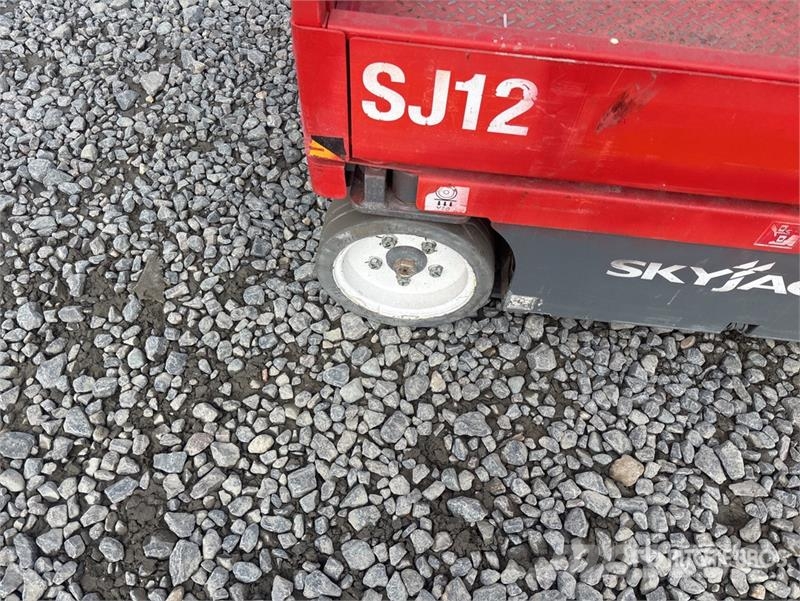 SkyJack SJ12 Vertical Mast Lift Vertikalna dvigala