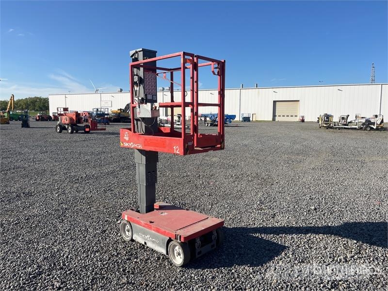 SkyJack SJ12 Vertical Mast Lift (Inoperable) Vertikalna dvigala