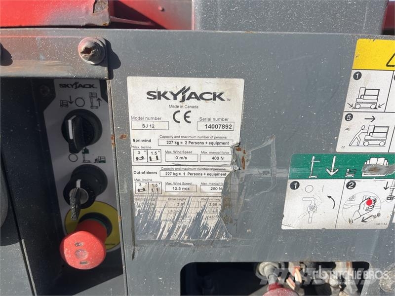 SkyJack SJ12 Vertical Mast Lift رافعات السارية الرأسية