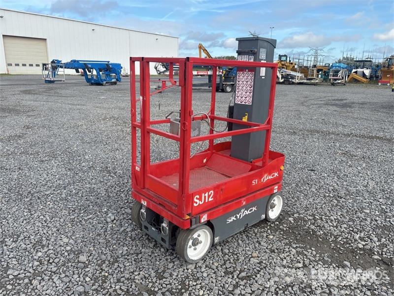 SkyJack SJ12 Vertical Mast Lift Vertikalna dvigala
