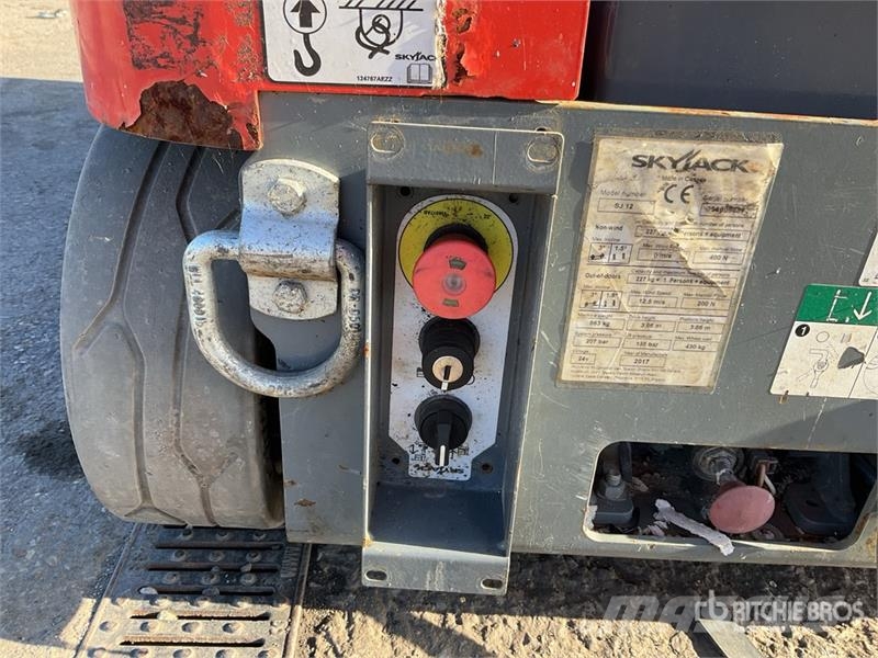 SkyJack SJ12 Vertical Mast Lift Used Personnel lifts and access elevators