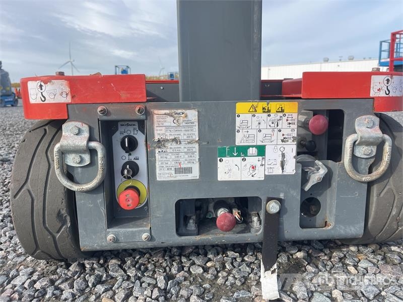 SkyJack SJ12 Vertical Mast Lift رافعات السارية الرأسية