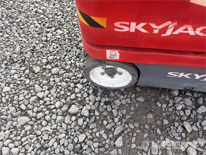 SkyJack SJ12 Vertical Mast Lift Vertikalna dvigala