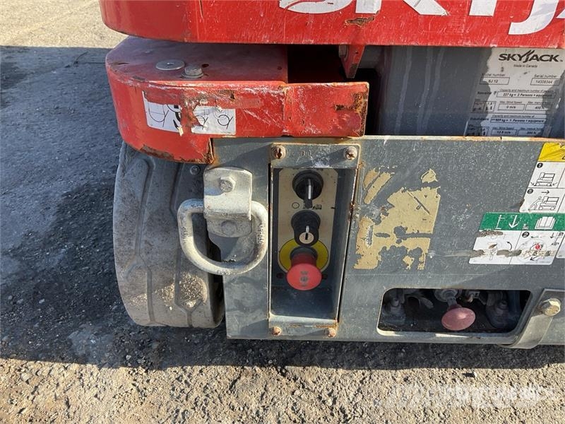 SkyJack SJ12 Vertical Mast Lift Used Personnel lifts and access elevators