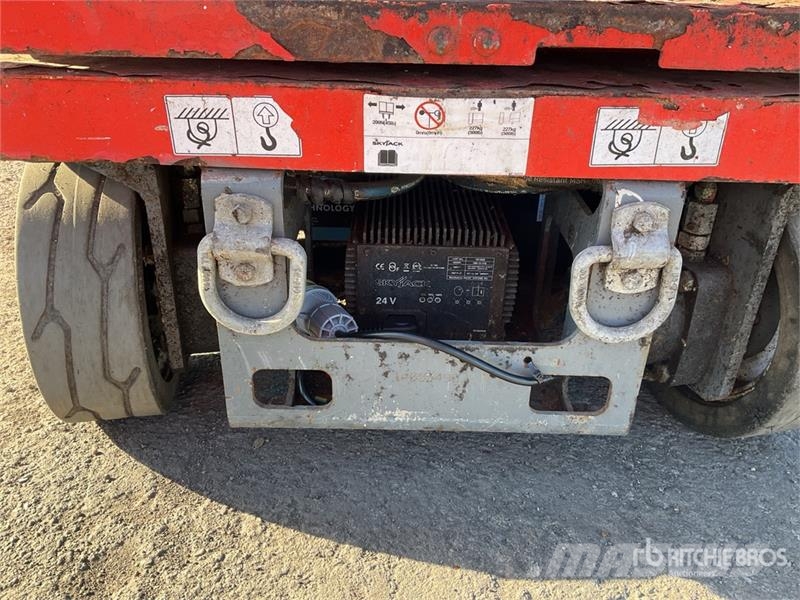 SkyJack SJ12 Vertical Mast Lift Used Personnel lifts and access elevators