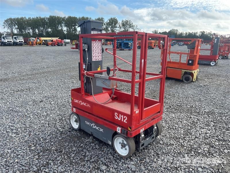 SkyJack SJ12 Vertical Mast Lift Vertikalna dvigala