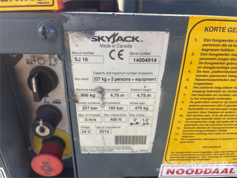 SkyJack SJ16 Vertikalna dvigala