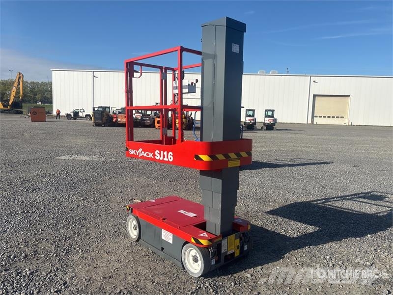 SkyJack SJ16 Vertikalna dvigala