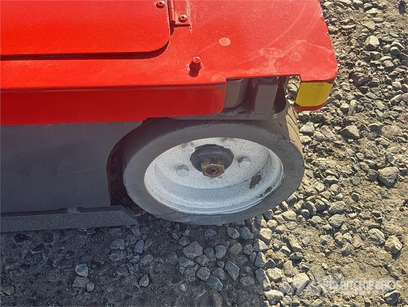 SkyJack SJ16 Vertikalna dvigala
