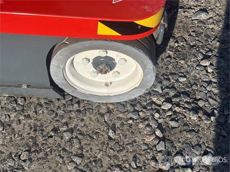 SkyJack SJ16 Vertikalna dvigala