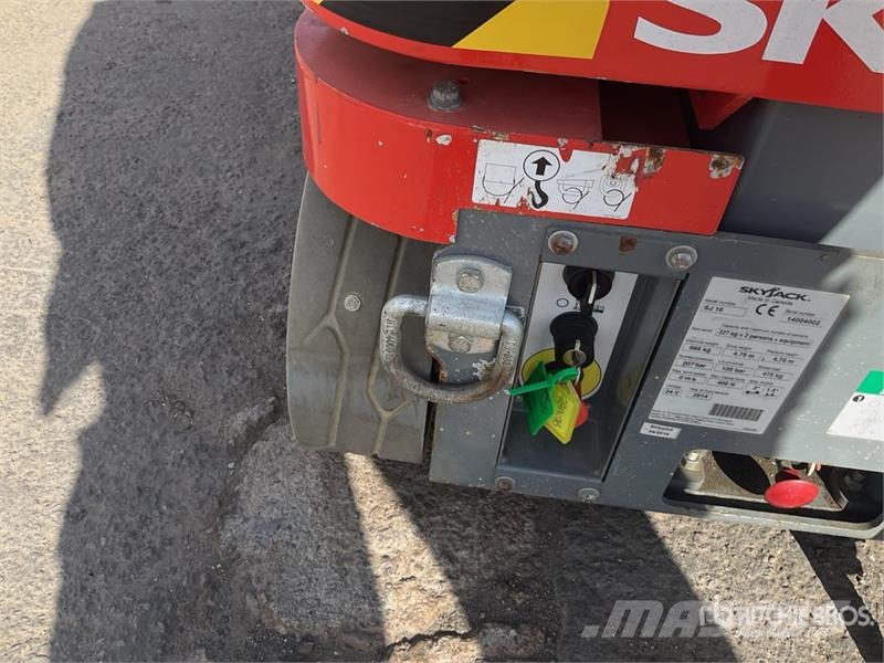 SkyJack SJ16 Vertikalne radne podizne platforme