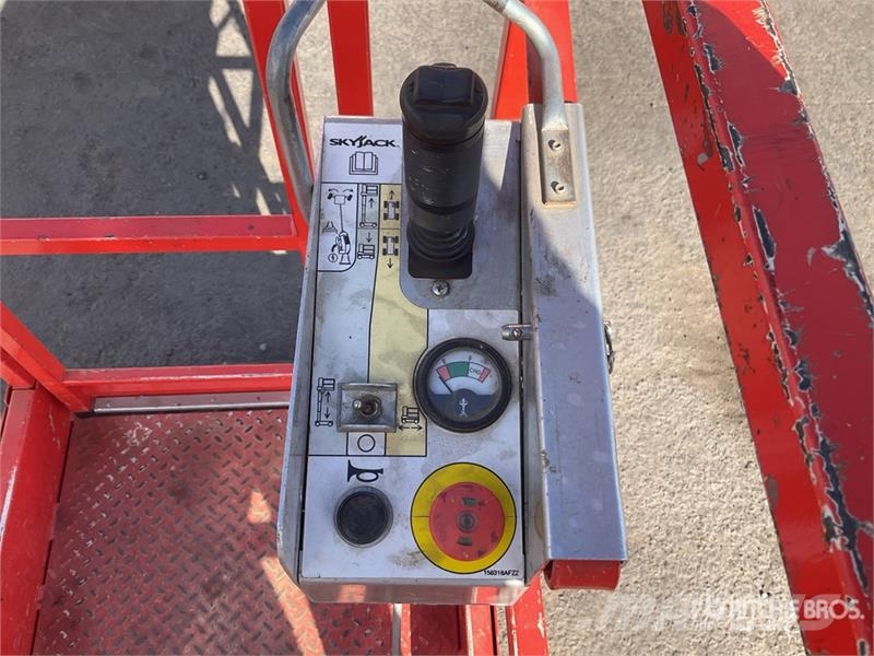 SkyJack SJ16 Vertikalne radne podizne platforme