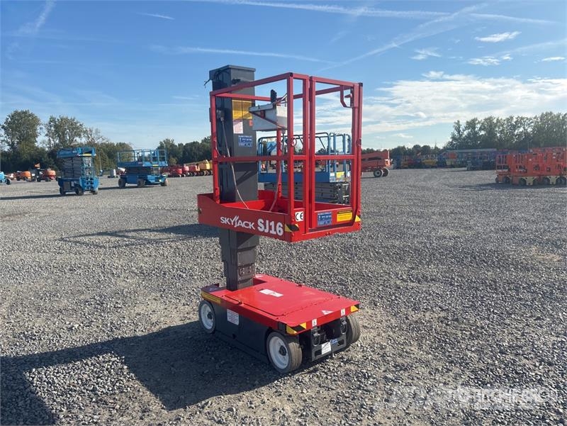 SkyJack SJ16 Vertikalna dvigala