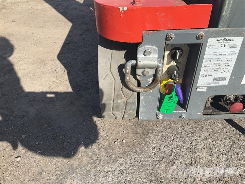 SkyJack SJ16 Vertikalne radne podizne platforme