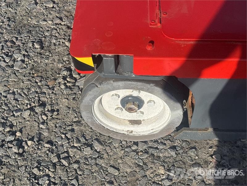 SkyJack SJ16 Vertikalna dvigala