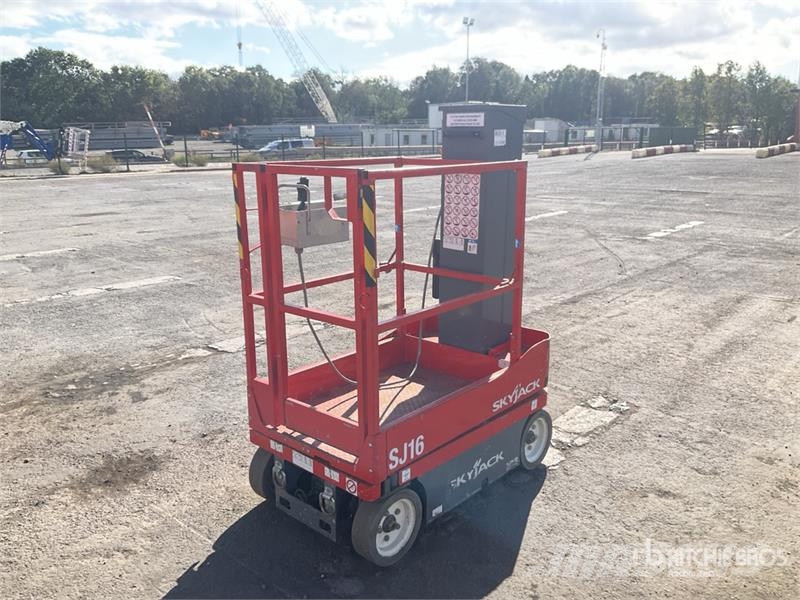 SkyJack SJ16 Vertikalne radne podizne platforme