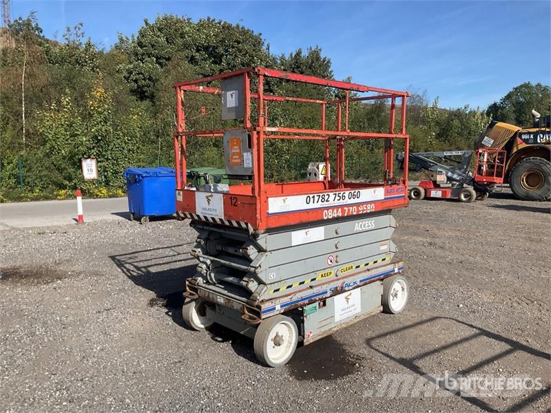 SkyJack SJ4632 Electric Scissor Lift Šķerveida pacēlāji