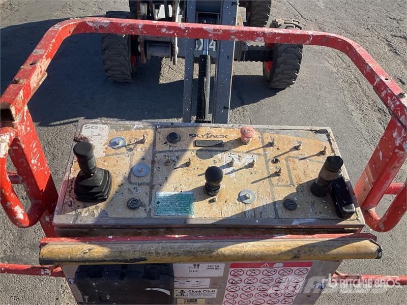 SkyJack SJ46AJ Strēles pacēlāji