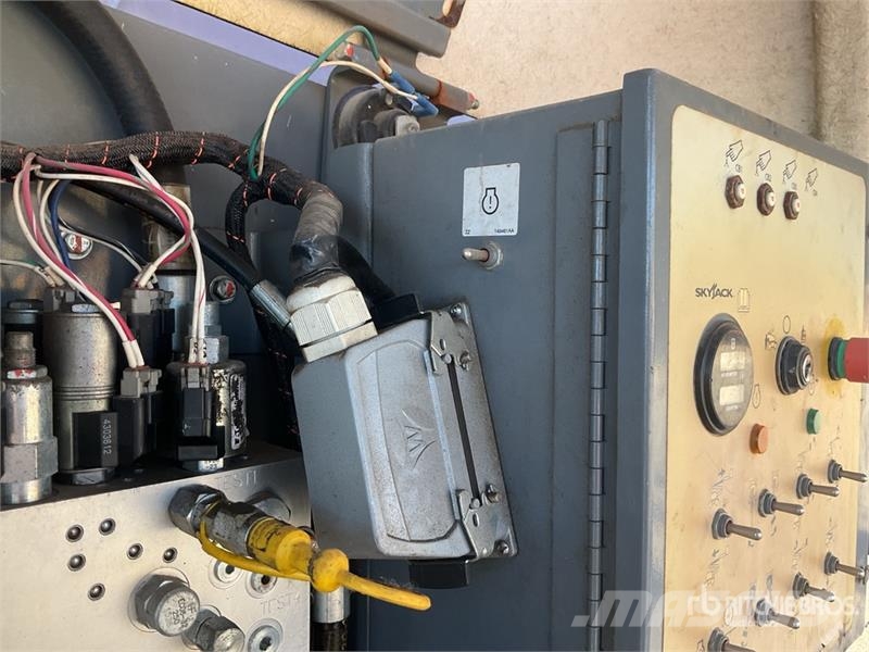 SkyJack SJ46AJ Strēles pacēlāji