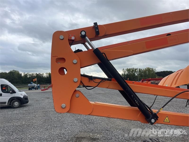 SkyJack SJ46AJ 4WD Diesel Articulating Boom Lift Kuukulkijat