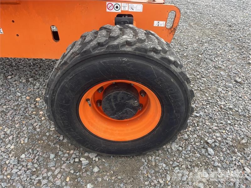 SkyJack SJ46AJ 4WD Diesel Articulating Boom Lift Kuukulkijat
